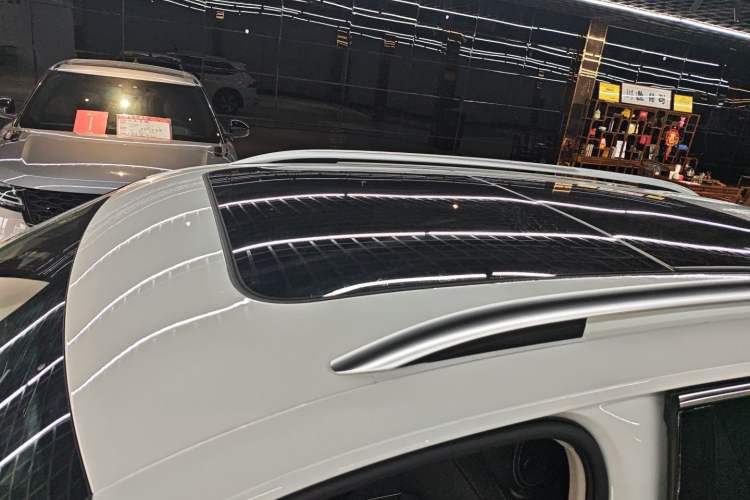 Used Volkswagen Tiguan L 2023 Facelifted 380TSI Automatic All-Wheel Drive R-Line Plus Version 7-Seater Roof