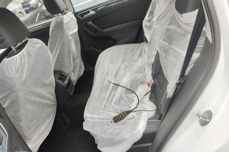 Used Volkswagen Tiguan L 2025 Model, Outstanding Version, 300TSI Automatic Two-Wheel Drive Longteng Edition Left Rear Seat