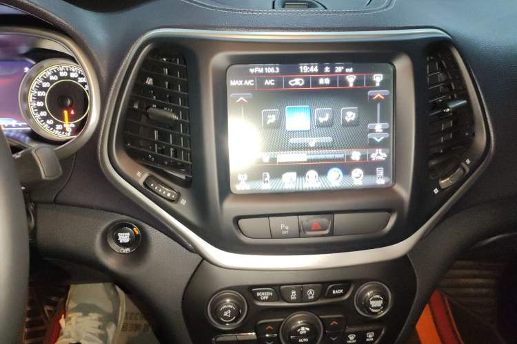 Used Jeep Cherokee 2020 2.0L Two-Wheel Drive Classic Sports Edition