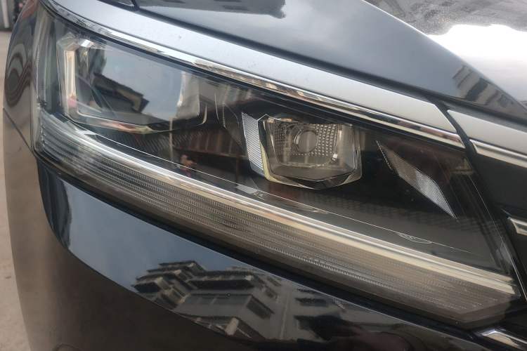 Used Volkswagen Passat 2017 330TSI DSG Luxury Edition Right Front Headlight