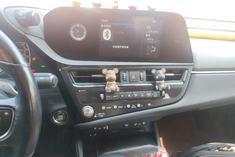 Used Lexus ES 2021 200 Luxury Edition Audio And AC Panel