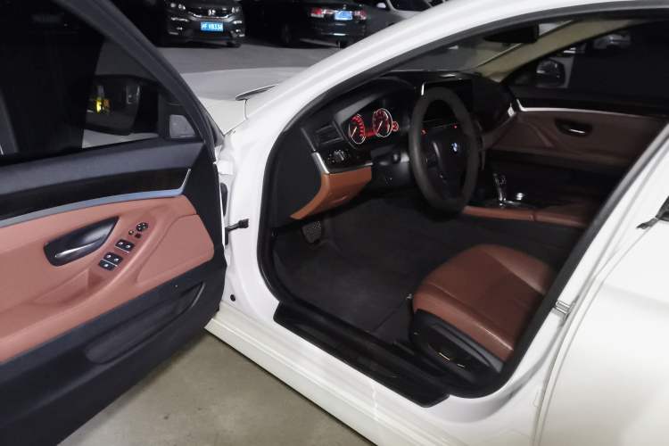 Used BMW 5 Series 2017 528Li Leading Model
