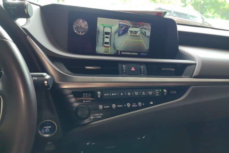 Used Lexus ES 2018 300h Premier Edition China VI Standard
