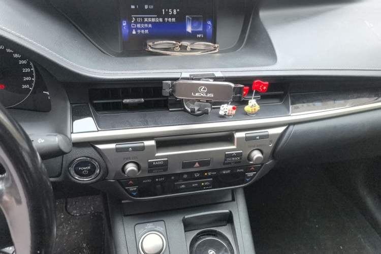 Used Lexus ES 2014 300h Elite Edition Audio And AC Panel
