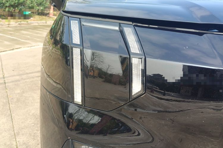 Used Zeekr 009 2022 WE Edition Right Front Headlight