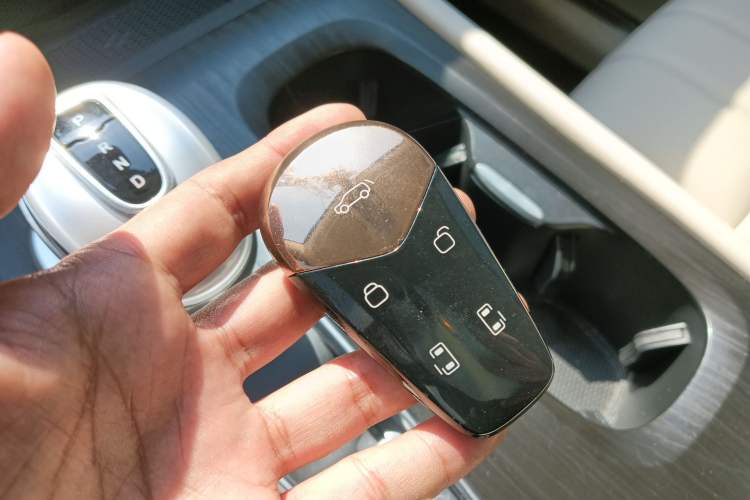 Used VOYAH Dream 2022 0-Emission Version Range of 475 km Vehicle Key