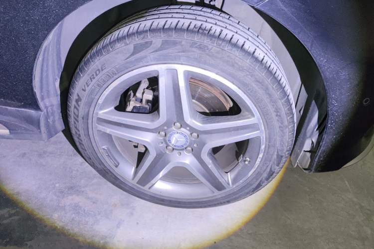 Used Mercedes-Benz GLE 2015 GLE 400 4MATIC Right Front Wheel Hub