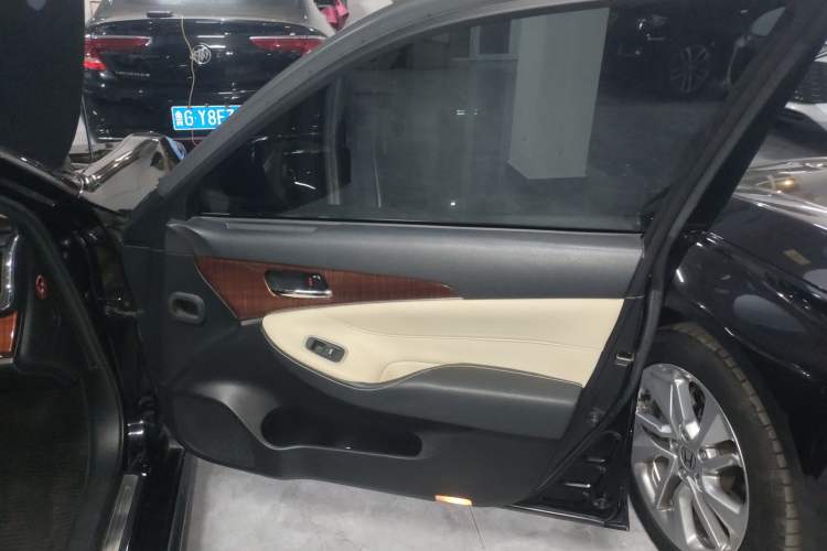 Used Toyota Crown 2015 2.0T Fashion Edition