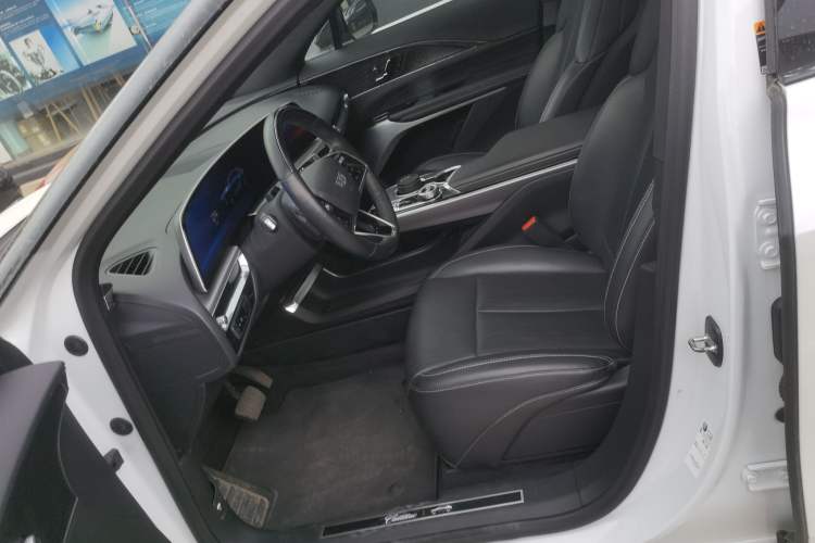 Used Cadillac LYRIQ 2022 Rear-Drive Long-Range Luxury Edition Left Front Seat