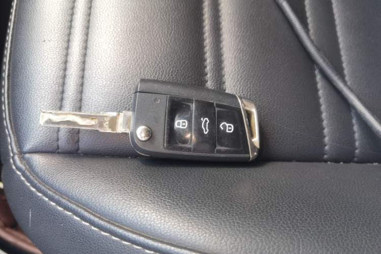 Used Volkswagen Touran 2018 Volkswagen Touran L 280TSI DSG Comfort Edition 7 Seats China V Emission Standard Vehicle Key