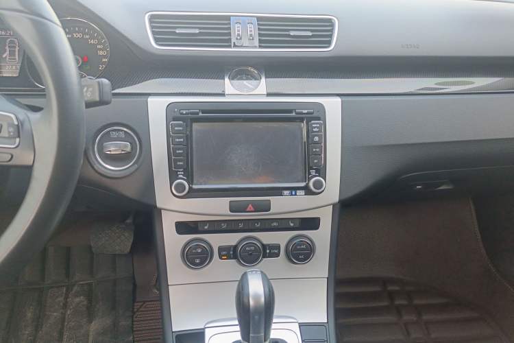 Used Volkswagen Magotan 2015 Revised Version 2.0 TSI Luxury Edition Audio And AC Panel