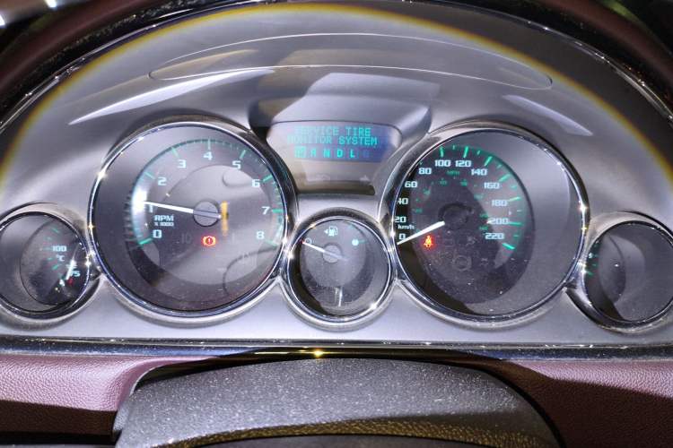 Used Buick Enclave 2014 3.6L Two-Wheel Drive Elite Comfort Version