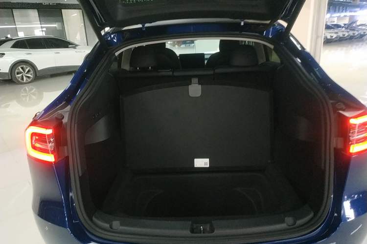 Used Tesla Model Y 2021 Long-Range All-Wheel-Drive Version 3D7