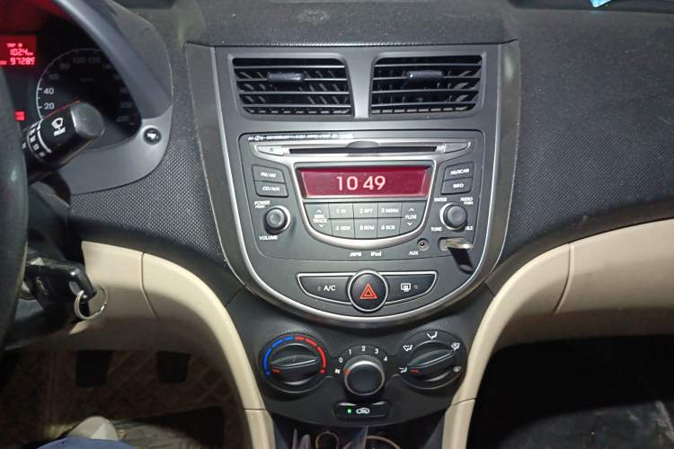 Used Hyundai Verna (older generation) 2014 1.4L Manual Smart GLS Trim