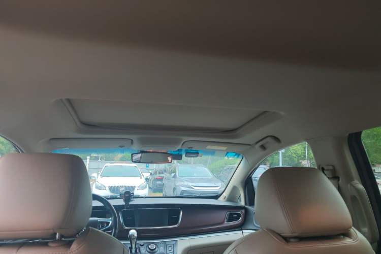 Used Buick GL8 2018 28T Luxury Model China VI Standard Headliner