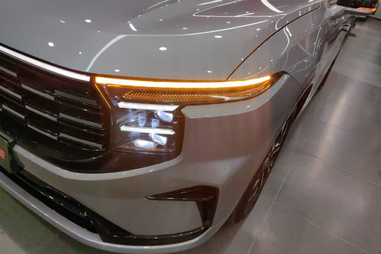 Used Ford Edge 2025 Ford Explorer L 2.0T EcoBoost E-Hybrid Four-Wheel-Drive 7-Seater Supreme Model