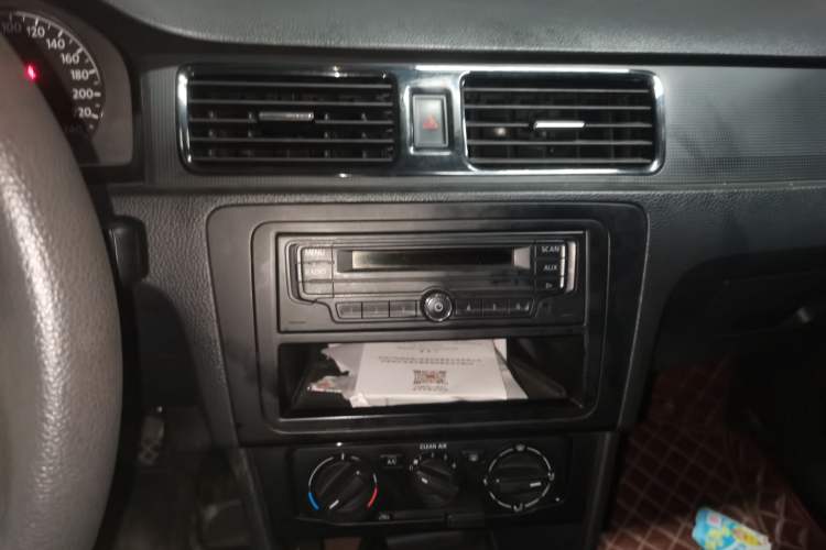 Used Volkswagen Santana 2015 1.4L Manual Fashion Edition Audio And AC Panel