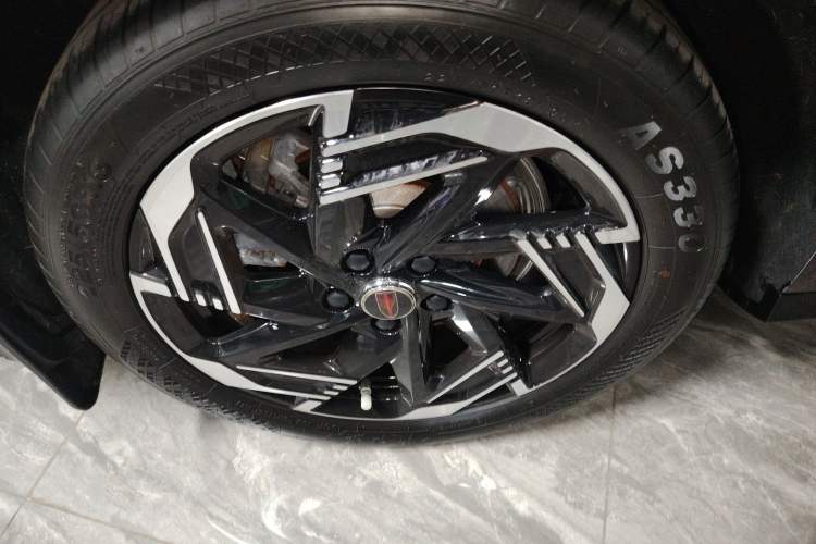 Used Hongqi H6 2023 2.0T Zhiyi Version Right Rear Wheel Hub