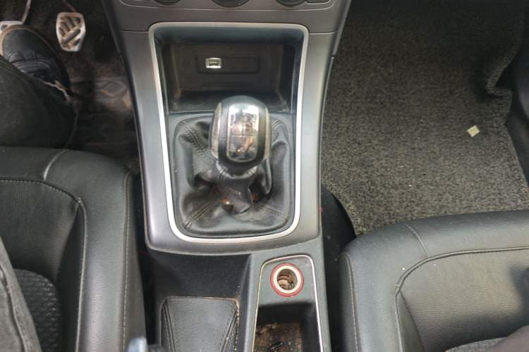 Used Citroen C4 Sega 2016 1.6L Manual Luxury Model Gear Lever