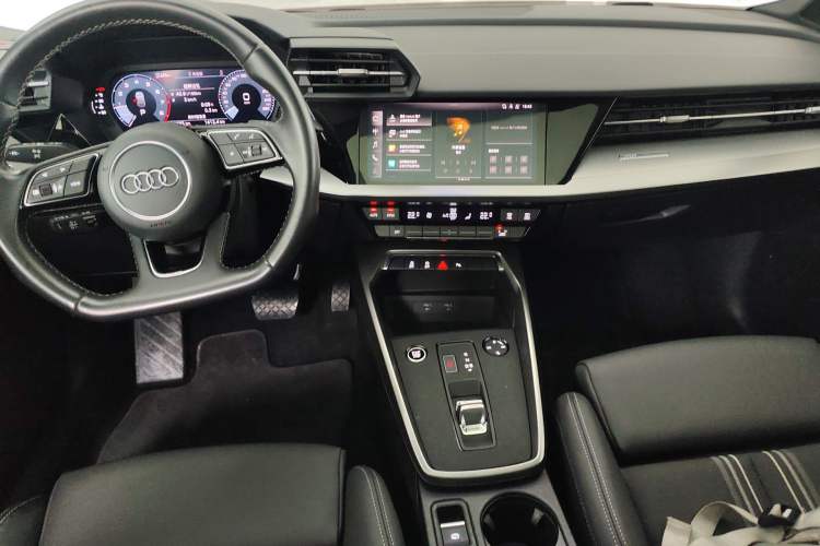Used Audi A3 2022 Sportback 35 TFSI Fashionable Sports Model Audio And AC Panel