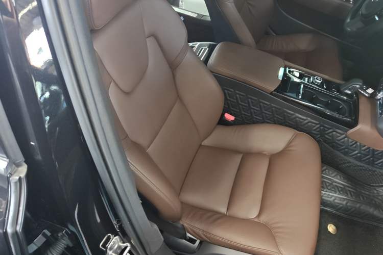 Used Volvo S90 New Energy 2021 T8 eDrive Hybrid Zhiyi Luxury Edition
