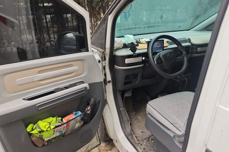 Used SAIC MAXUS Dana V1 2024 V1 Long Wheelbase Low Roof (51 kWh)