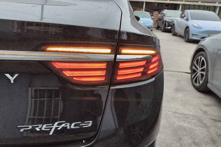 Used Geely Auto Preface 2021 2.0TD Luxury Version Right Rear Taillight