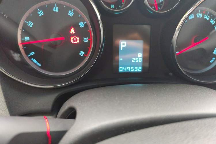 Used Buick GT 2014 XT 1.6L Automatic Comfort Edition Odometer Close Up