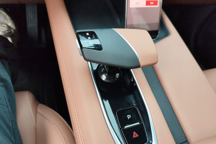 Used CHANGAN UNI-Z 2025 1.5T Premium Edition Gear Lever