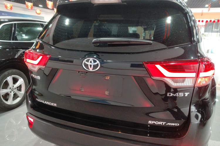 Used Toyota Highlander 2018 2.0T Four-Wheel Drive Luxury Version 7 Seats China VI Standard
