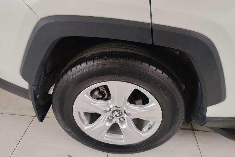 Used Toyota RAV4 2021 2.0L CVT Two-Wheel Drive Urban Edition Right Rear Wheel Hub