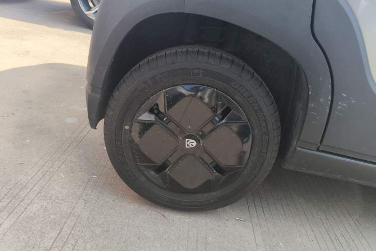 Used Baojun E100 2019 250KM Smart Drive Edition Right Rear Wheel Hub