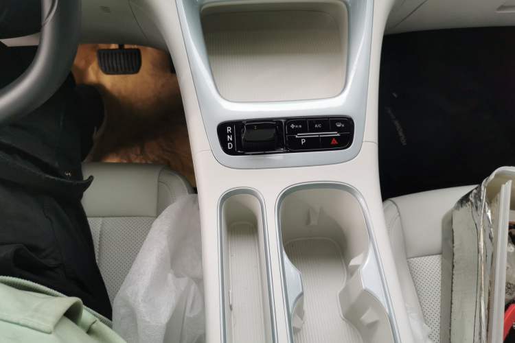 Used Geely Galaxy Geome 2026 Model 410km Carefree Edition Gear Lever