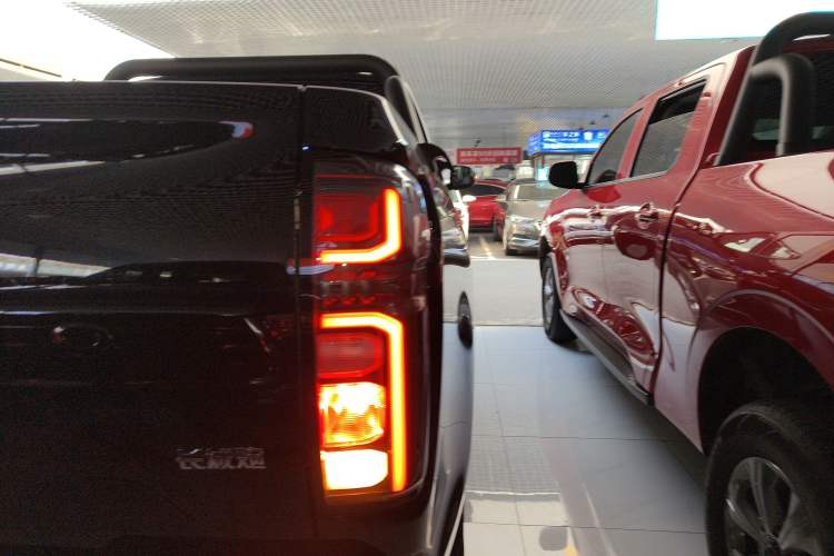 Used Great Wall Poer 2023 2.0T Commercial Version Automatic Diesel 4x4 Elite Long-Box GW4D20M
