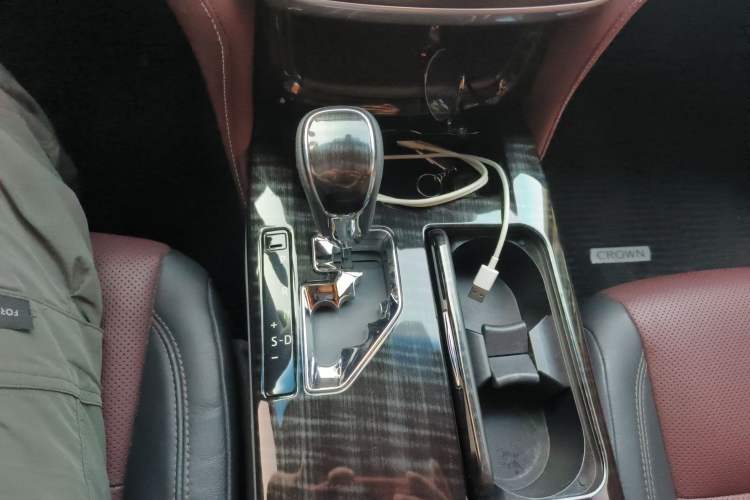 Used Toyota Crown 2017 2.0T Sport Edition Gear Lever