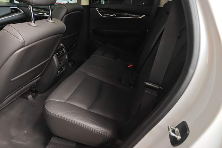 Used Cadillac XT5 2016 28T Four-Wheel Drive Luxury Model Left Rear Seat