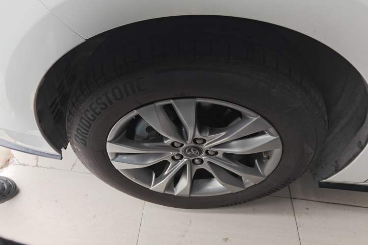 Used Toyota SIENNA 2021 2.5L Hybrid Premium Edition Left Front Wheel Hub