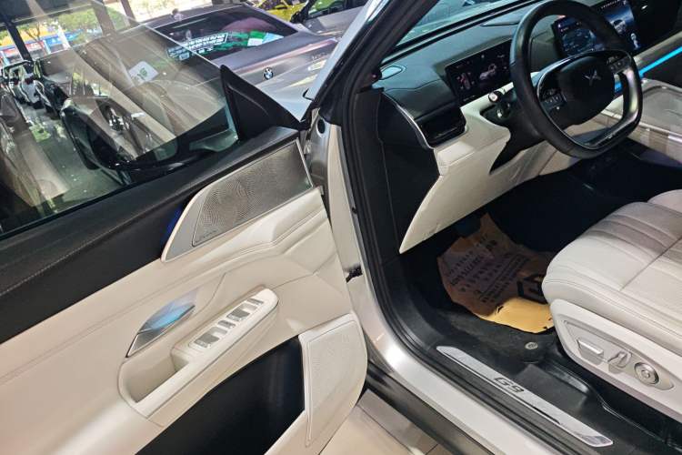 Used XPeng G9 2022 570 Max Driver Seat