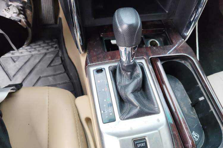 Used Toyota Reiz 2010 2.5S Fengdu Jinghua Edition Gear Lever