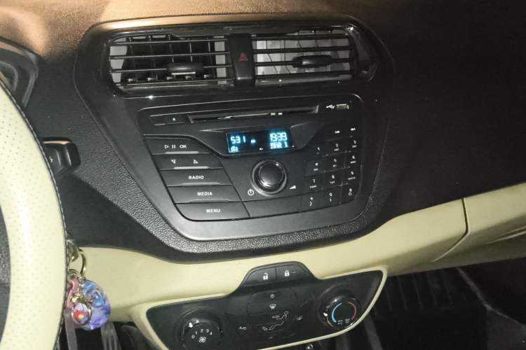 Used Ford Escort 2015 1.5L Automatic Comfort Edition Audio And AC Panel