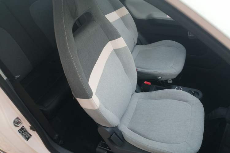 Used Wuling Hongguang MINIEV 2021 Macaron Fashion Edition Lithium-Ion Battery Right Front Seat