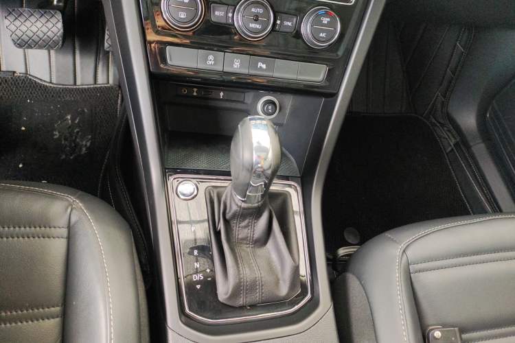 Used Volkswagen Touran 2018 Volkswagen Touran L 280TSI DSG Boundary Edition 6-Seater China VI Standard