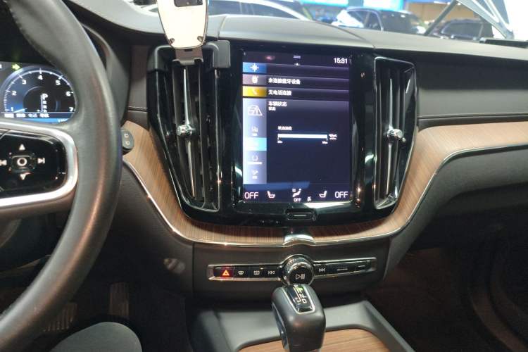 Used Volvo XC60 2021 T5 4x4 Smart Luxury Edition Audio And AC Panel