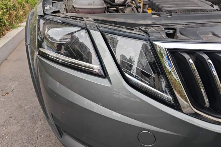 Used Skoda Octavia 2018 Station Wagon TSI280 DSG Flagship Edition Right Front Headlight