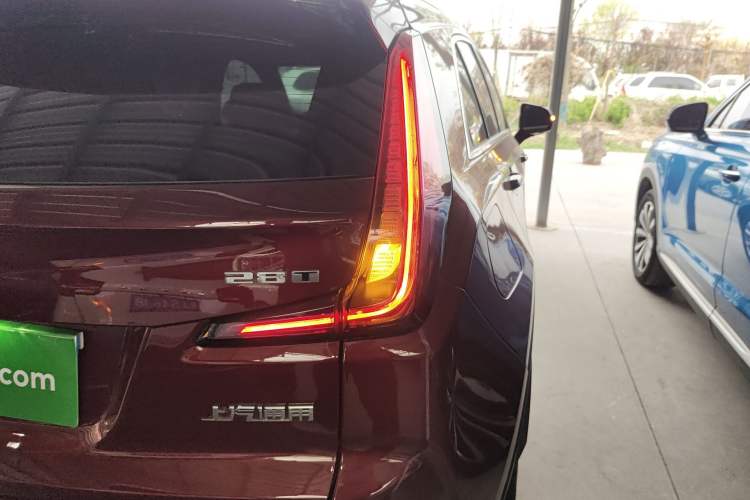 Used Cadillac XT4 2018 28T Two-Wheel Drive Tech Version Right Rear Taillight