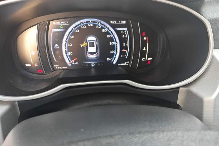 Used Geely Auto Emgrand X7 Sport 2016 1.8TD Automatic Smart Model Odometer Close Up