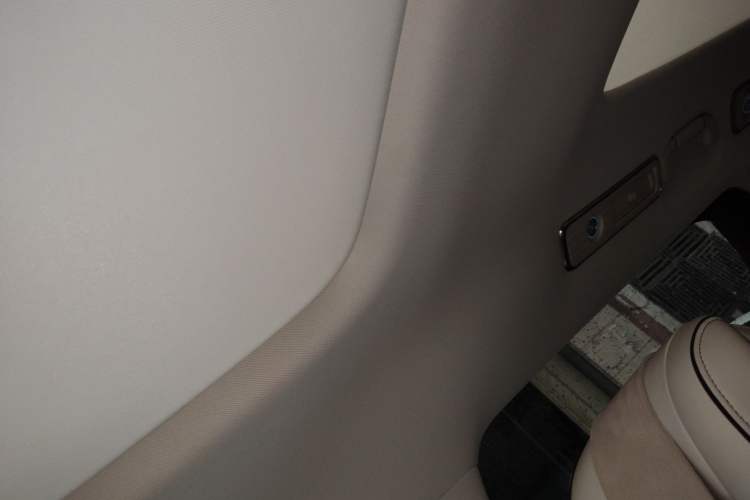 Used Denza D9 2024 DM-i 980 Four-Wheel Drive Prestige Model
