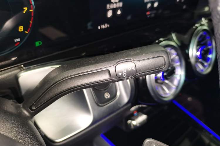 Used Mercedes-Benz GLB 2022 Updated GLB 200 Fashion Edition Gear Lever