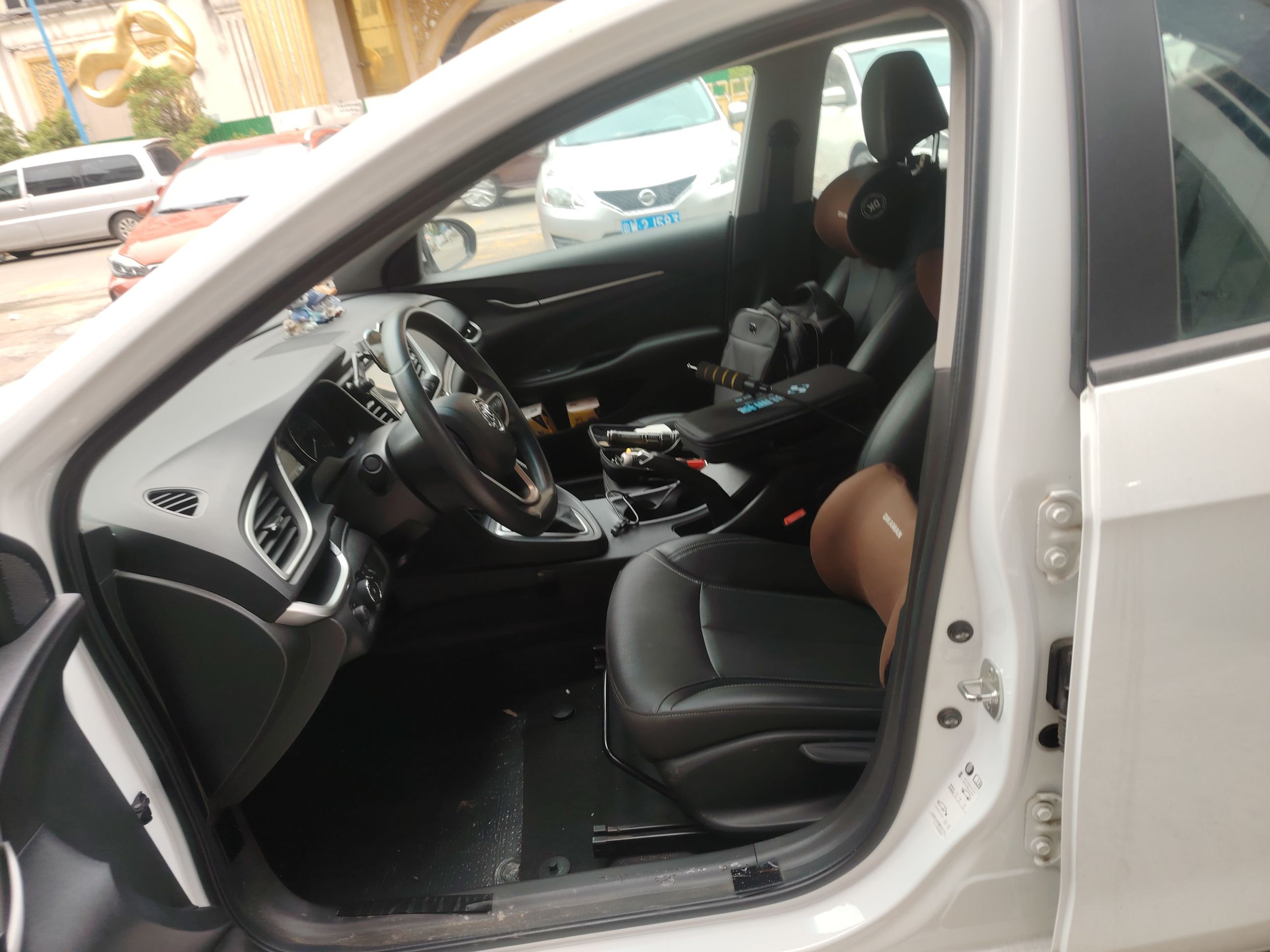 Переднее сиденье в автомобиле