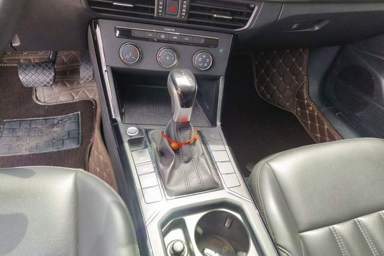 Used Volkswagen Passat 2019 280TSI Business Edition China VI Gear Lever